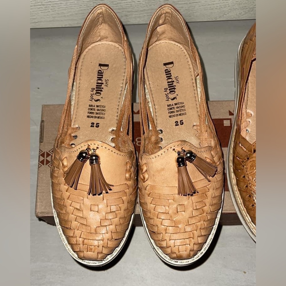 Authentic leather Mexican huarache sandals never used best fit a size 7.5 to 8